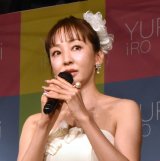 �t�F���P�A�I�C���wYURiiRO�x�̏��i���j���[�A�����\PR�C�x���g�ɓo�d�����_�c���� (C)ORICON NewS inc. 