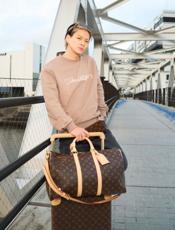 ���C�E���B�g���𒅗p�����G�A�|�[�g�X�^�C�����I����Number_i�E���쎇�s�iC�jLOUIS VUITTON 