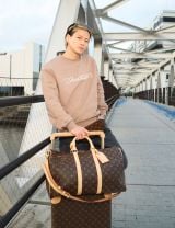 ���C�E���B�g���𒅗p�����G�A�|�[�g�X�^�C�����I����Number_i�E���쎇�s�iC�jLOUIS VUITTON 