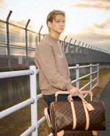 ���C�E���B�g���𒅗p�����G�A�|�[�g�X�^�C�����I����Number_i�E���쎇�s�iC�jLOUIS VUITTON 