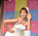 �t�F���P�A�I�C���wYURiiRO�x�̏��i���j���[�A�����\PR�C�x���g�ɓo�d�����_�c���� (C)ORICON NewS inc. 