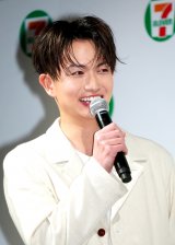 �Z�u���]�C���u���E�W���p���V�X�C�[�c���\��ɓo�d�����j�[�i (C)ORICON NewS inc. 