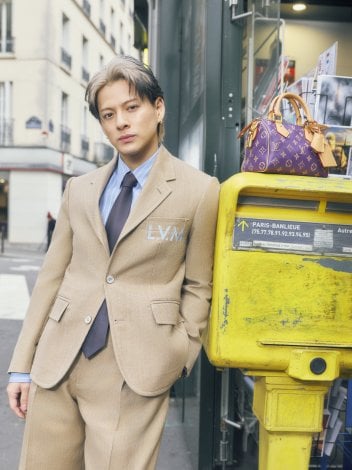 ���C�E���B�g��2026�H�~�����Y�E�t�@�b�V�����V���[�ɏo�Ȃ���Number_i�E���쎇�s�@�iC�jLOUIS VUITTON 