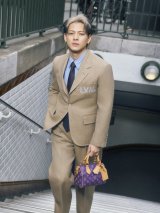 ���C�E���B�g��2026�H�~�����Y�E�t�@�b�V�����V���[�ɏo�Ȃ���Number_i�E���쎇�s�@�iC�jLOUIS VUITTON 