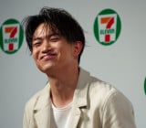 �Z�u���]�C���u���E�W���p���V�X�C�[�c���\��ɓo�d�����j�[�i (C)ORICON NewS inc. 