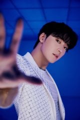 �wPRODUCE 101 JAPAN �V���E �x�g���[�i�[�𖱂߂�KEVIN WOO 