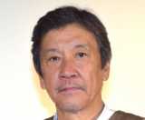 ���c�l��A���ۓ����Ōo�������s��G�s�\�[�h�u�X�i�b�N�ň͂܂�c�v �Ƒ��ɂ́g��{���h�𐁂��ď㋞ 