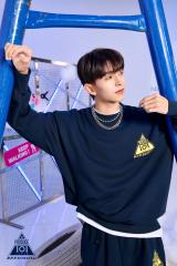 �wPRODUCE 101 JAPAN �V���E �x���K���̃I���E�X�A���J���[�e��(C)PRODUCE 101 JAPAN 