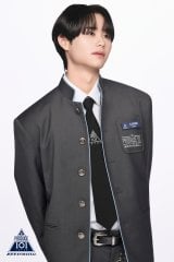 �wPRODUCE 101 JAPAN �V���E �x���K���̍����ɋ�(C)PRODUCE 101 JAPAN 