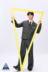 �wPRODUCE 101 JAPAN �V���E �x���K���̎R������(C)PRODUCE 101 JAPAN 