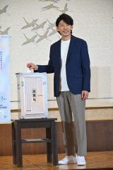 �u��51��O�c�@�c�����I���v�����O���[�f�����X�g���[�V�����L�Ҕ��\��ɓo�d�������ؒ��l (C)ORICON NewS inc. 