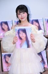 AKB48�E�����Y���A1st�ʐ^�W�w�V�g�̔��ˊp�x�x�����L�O� (C)ORICON NewS inc. 