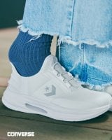 �z������H�������Ȃ��ŐV���B�W���A��������=CONVERSE�̃n���Y�t���[�V���[�Y�uCAVESTAR SLIT SLIDE�v��2026�t�ă��f�����o��  