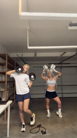 �I�[�X�g�����A�Ńv���{�N�T�[�f�r���[����R�{���J�ƁA�T�|�[�g���閺�̎R�{�~�[�A 