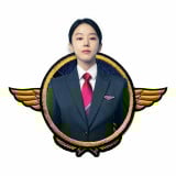 �W�����E�Əo����� �X���M(��:�C�E�W���~����)=�f��wPILOT �[�l���̃��t���C�g�[�x(C)2024 LOTTE ENTERTAINMENT, SOLAIRE PARTNERS LLC, SHOTCAKE Corp., MOVIEROCK Inc., All Rights Reserved. 