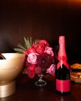 �gSHARE THE LOVE�h �R���N�V�����̖͗l 