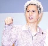 �f��w����:�����`����߂���^���̐Ԃ����`�x��q�b�g��畑�䂠�����ɓo�d���������x�� (C)ORICON NewS inc. 