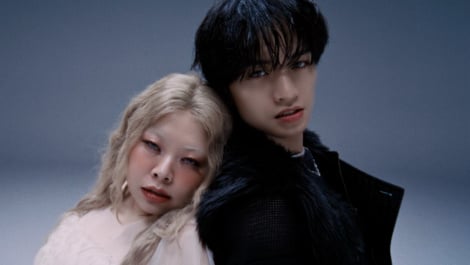 �������l�Ɠn�Ӓ����A�R���{�y�ȁuGods�ePlay feat Naomi Watanabe�vMV�T���l�C�� 