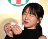 �Z�u���C���u���w�ɂ�񂱔���!�x�V���i���\��E���H��ɓo�d����������ގq (C)ORICON NewS inc. 