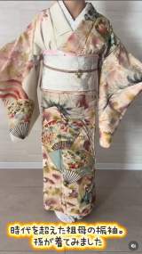 60�N�Ԃ�ɁA�K�⒅�Ɏd���Ē����ꂽ���΂������̐U���𒅂����̂���������B(�ʐ^��@gukimono_ichico) 