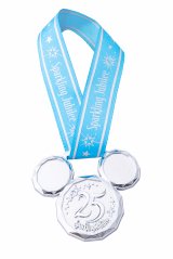 �u�����f�B�Y�j�[�V�[25���N�g�X�p�[�N�����O�E�W���r���[�h�v����t�[�h(C)Disney 