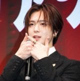 �u�^�e�ǂ݃}���K�A���[�h 2025�v���܎��ɓo�d����INI�E����Y�� (C)ORICON NewS inc. 