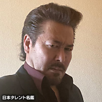 �{���F��