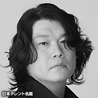 �{�{����