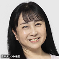 �������q